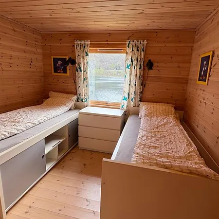 By Lenefjorden, 50hp Boat And Bed Linen Included Lyngdal