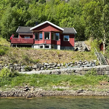 By Lenefjorden, Boat And Bed Linen Included Holiday home *